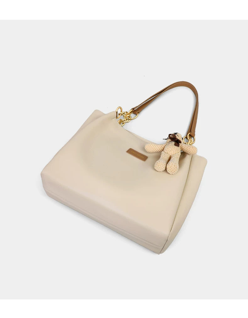 Angled view of the VINEY 4649A leather tote
