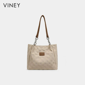 VINEY Textured Canvas Chain-Detail Tote Bag in white, studio front