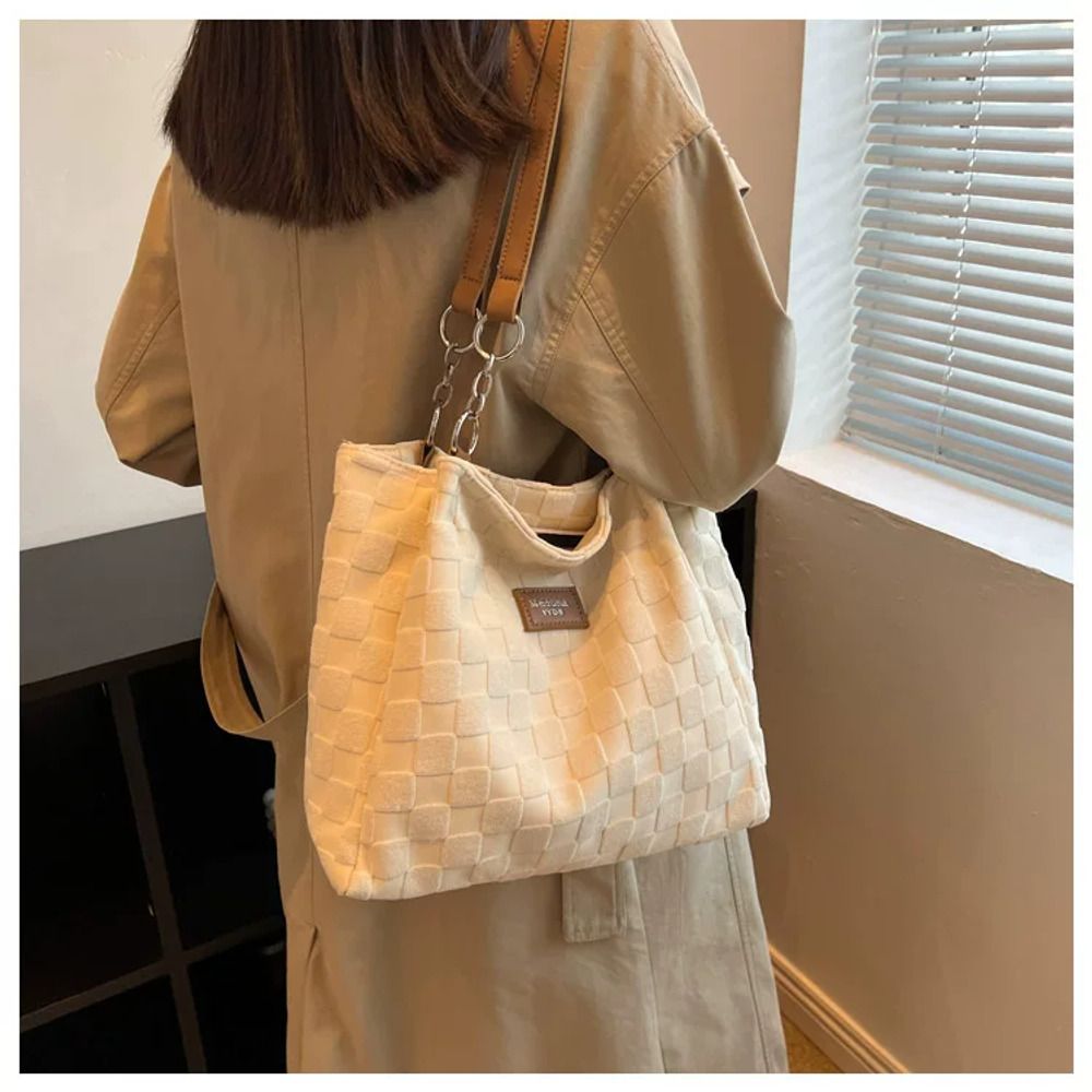 VINEY Textured Canvas Chain-Detail Tote Bag in white, side carry