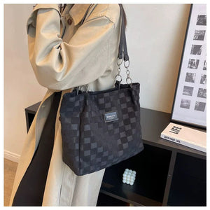 VINEY Textured Canvas Chain-Detail Tote Bag in black, side carry
